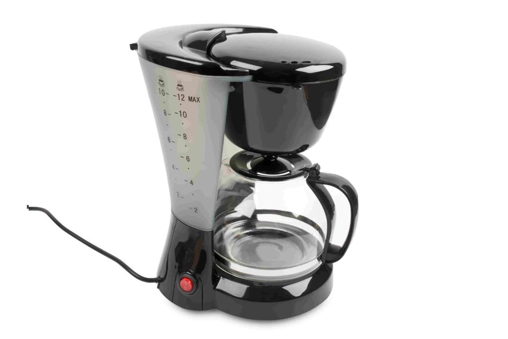 Cafeteira em um fundo todo branco.