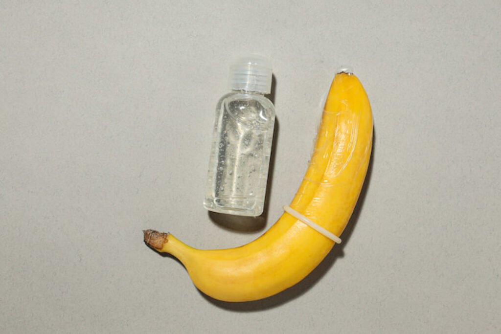 Lubrificante íntimo e uma banana.