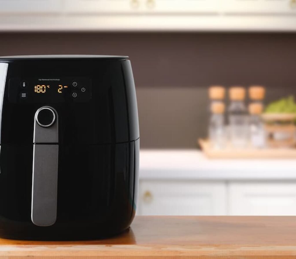 Um melhor air fryer com painel digital.