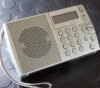Um melhor rádio portátil com display digital.