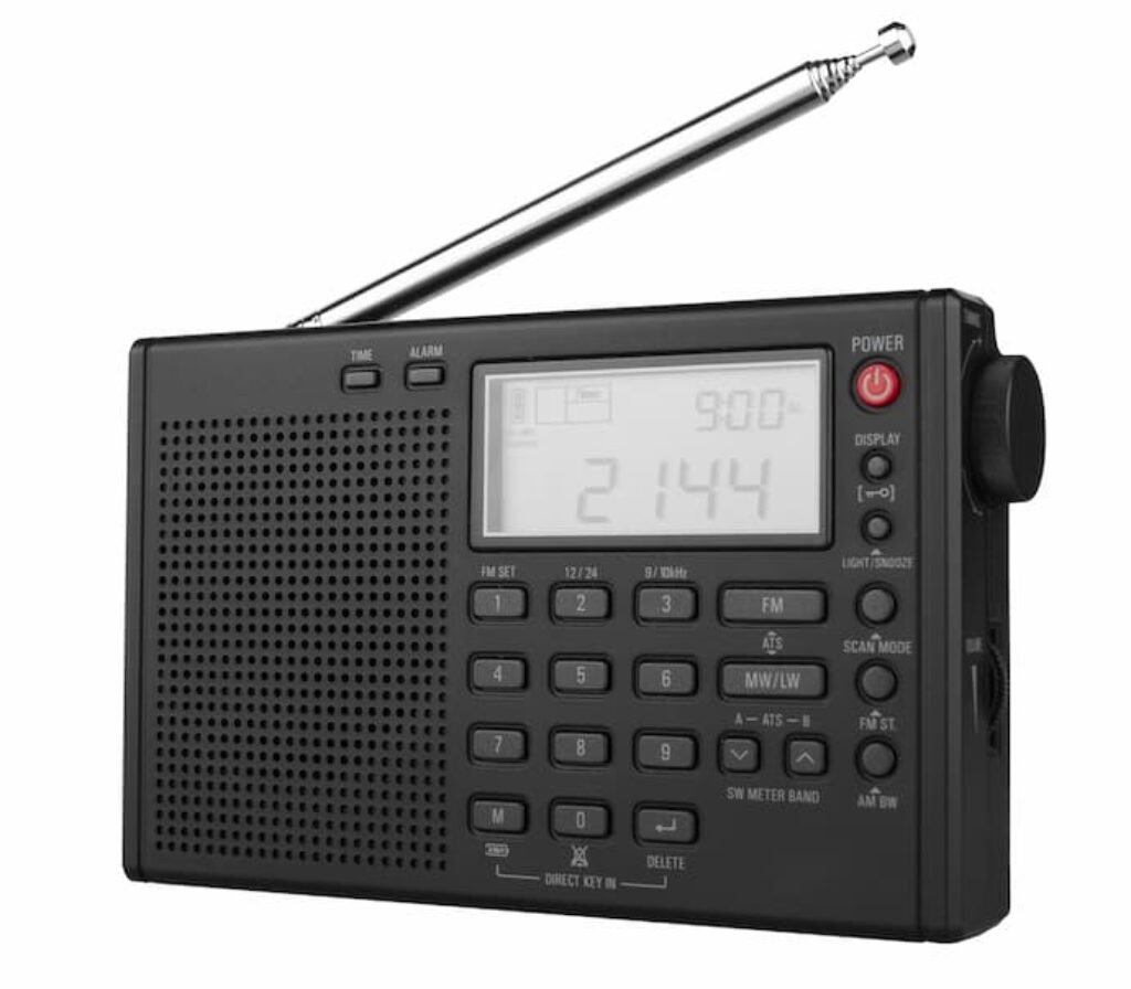 Um melhor rádio portátil moderno na cor preta.