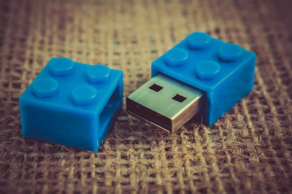 Adaptador de Wi-Fi em formato de lego.