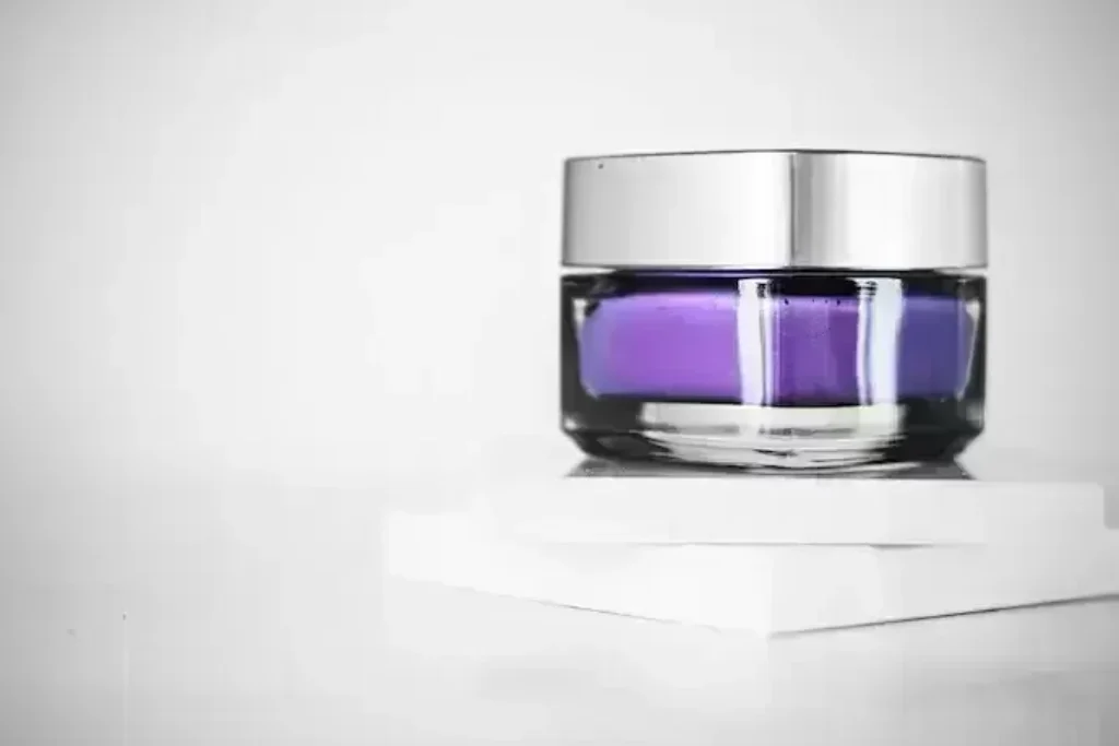 Uma embalagem do melhor creme para pés ressecados e rachados.