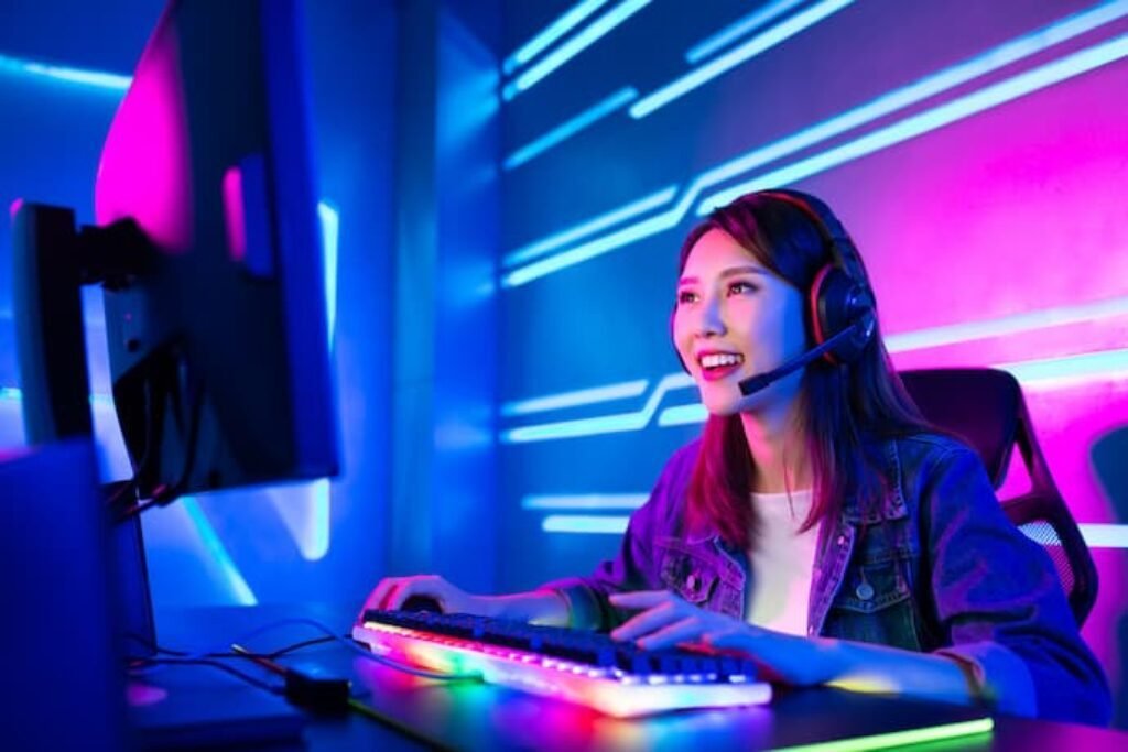 Mulher jogando com seu headset.
