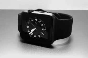 Um dos melhores smartwatches de cor preta.