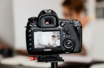 Câmera gravando vídeos.
