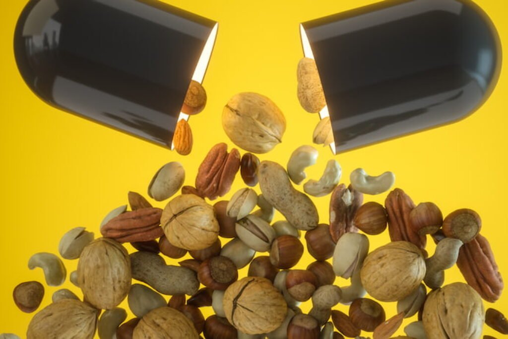 Castanhas e nozes dentro de um multivitamínico.