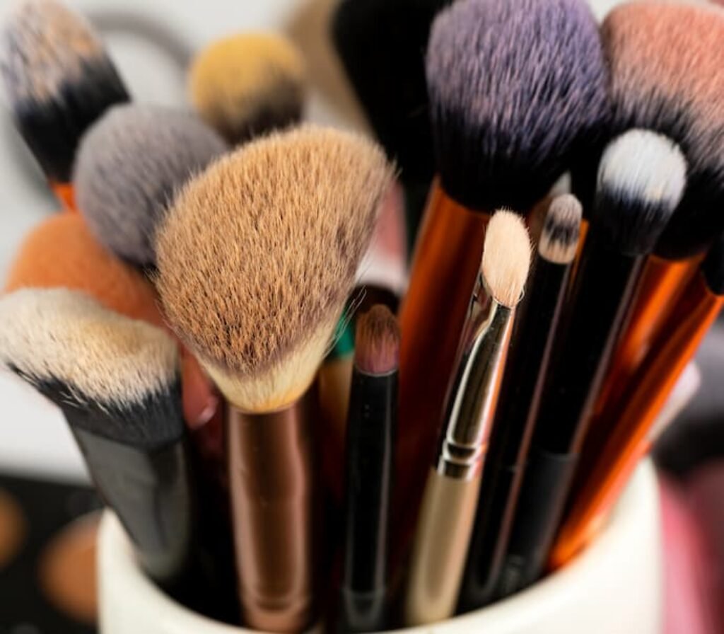 Um kit profissional com os melhores pincéis para maquiagem.