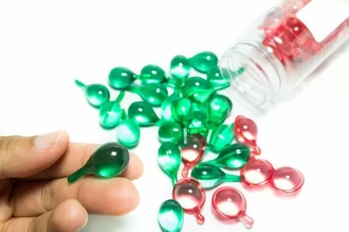Diversas ampolas de vitamina para cabelo.