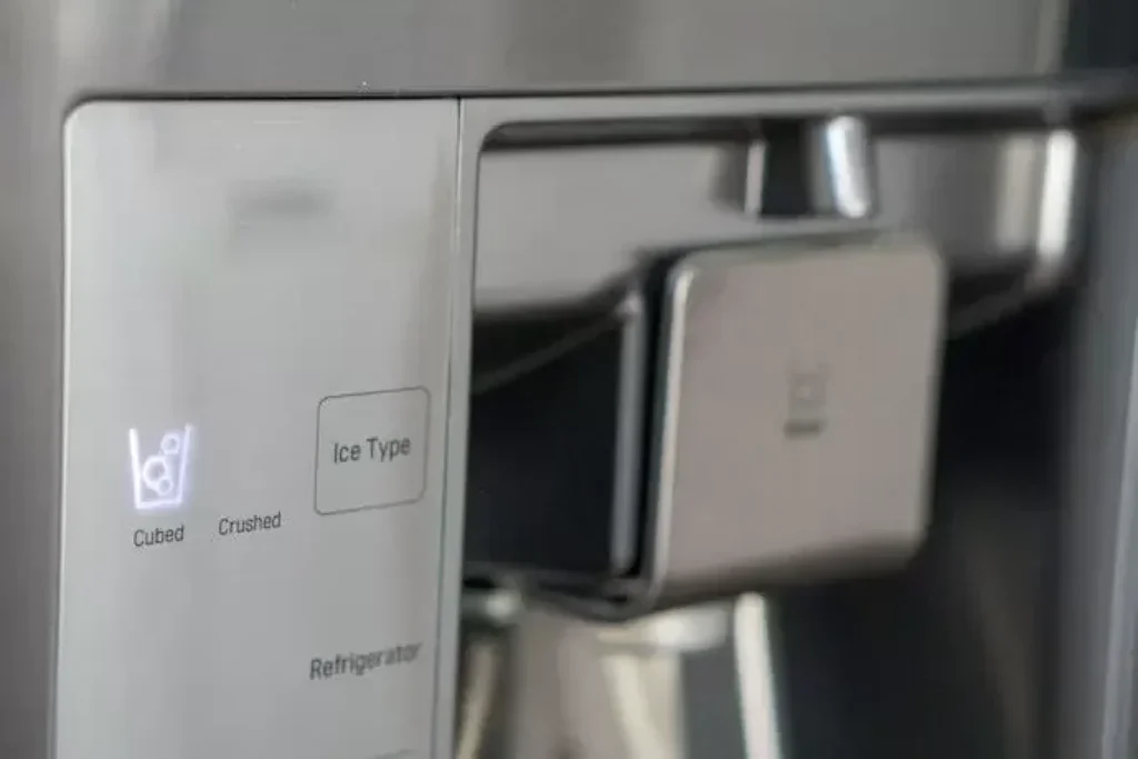 Um painel touch de uma melhor geladeira inteligente.