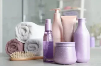 Cremes para cabelo em um box.