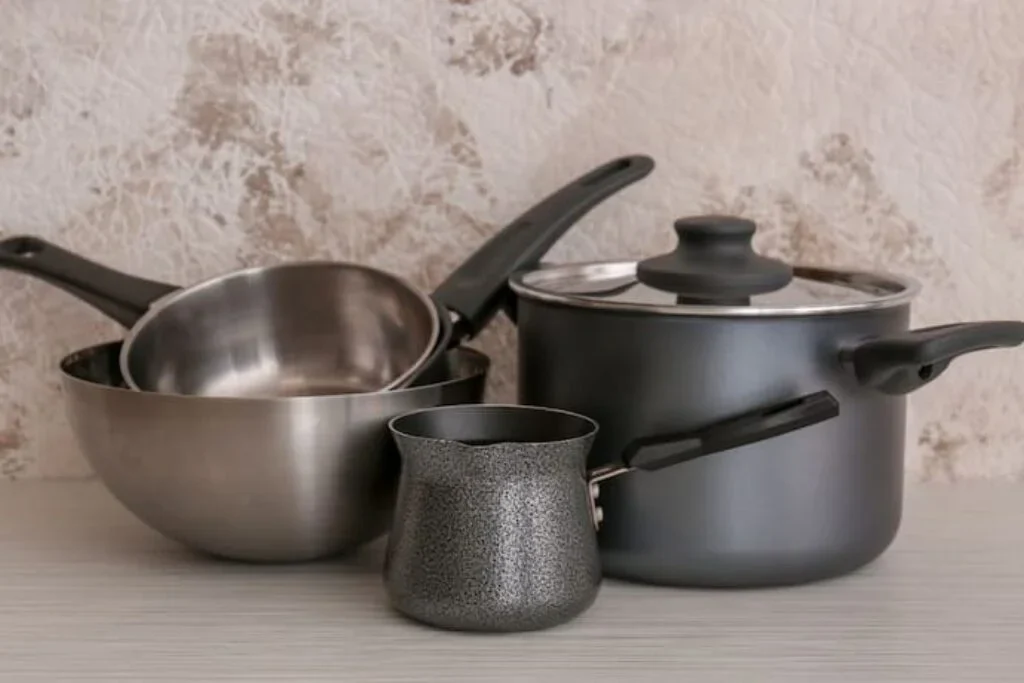 Kit de panelas de indução de ferro.
