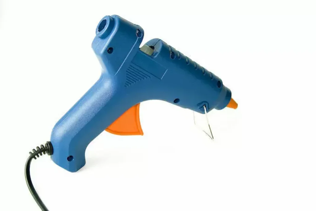 Uma das melhores pistolas de cola quente com bico fino.
