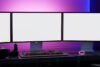 Três monitores gamers.