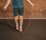 Melhor Corda de Pular de 2025: Profissional, Crossfit, para Iniciantes, Segmentada, com Rolamento, Double Under, Entre Outras