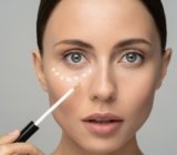 Melhor Corretivo para Olheiras de 2025: Escuras, Profundas, Linhas de Expressão, Alta Cobertura, Pele Madura, do Mundo, Barato e Mais